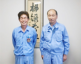 （左から）來山部長、櫛田技術顧問